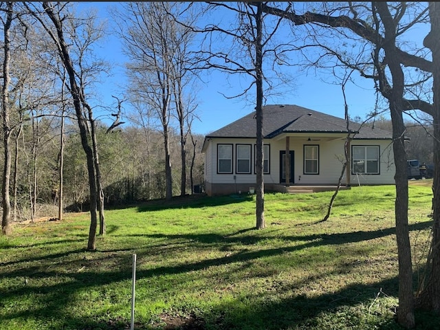 view of front of property with a front yard