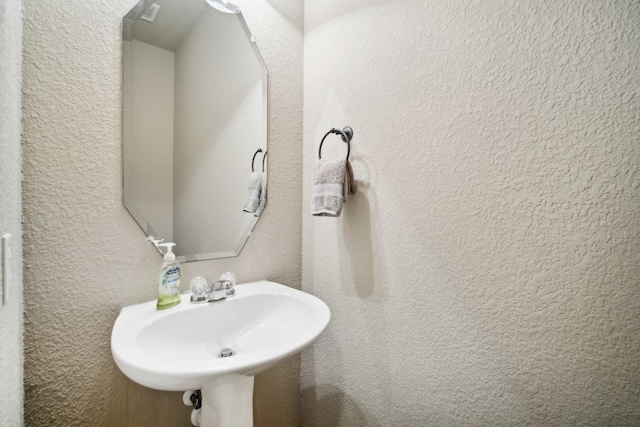 bathroom featuring sink