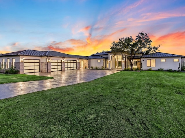 view of front of house featuring a yard