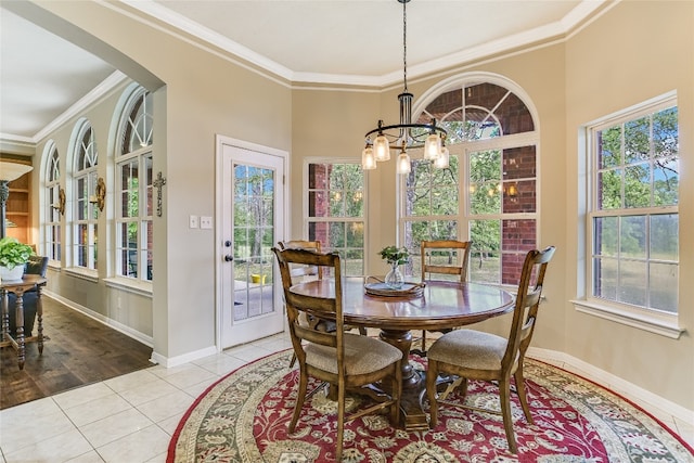 dining room with a notable chandelier, light hardwood / wood-style floors, and crown molding