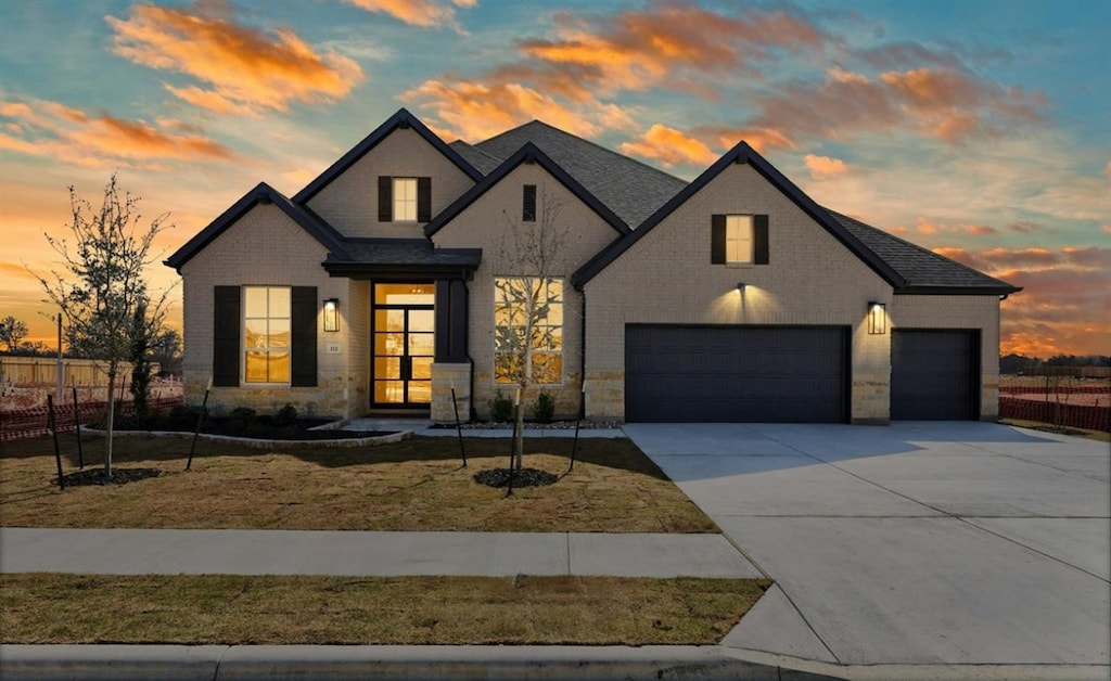 view of front facade featuring a garage