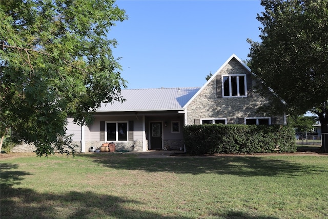 view of front of home featuring a front lawn