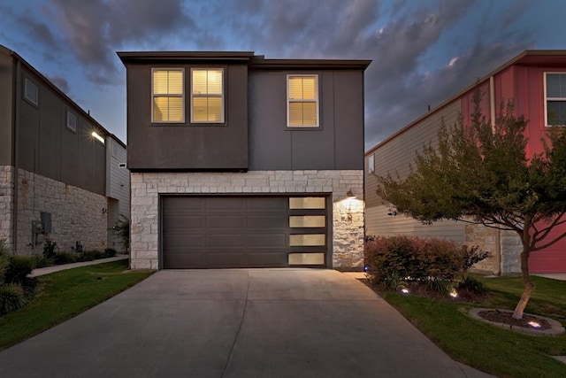 view of front facade featuring a garage