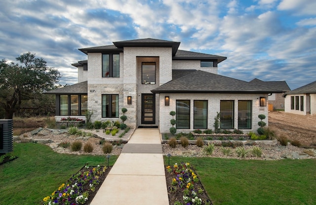 view of front of house with a front lawn