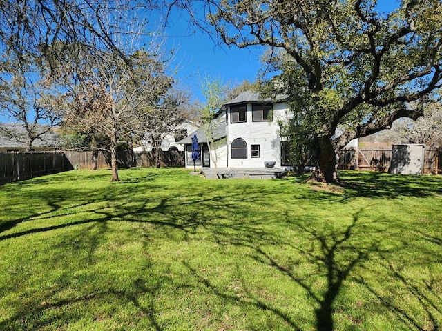 view of yard featuring a fenced backyard