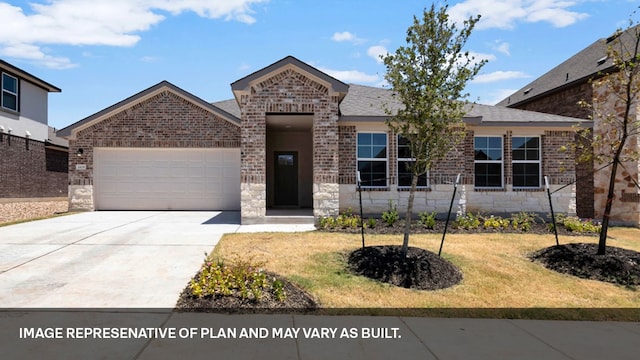 view of front facade featuring a front lawn and a garage