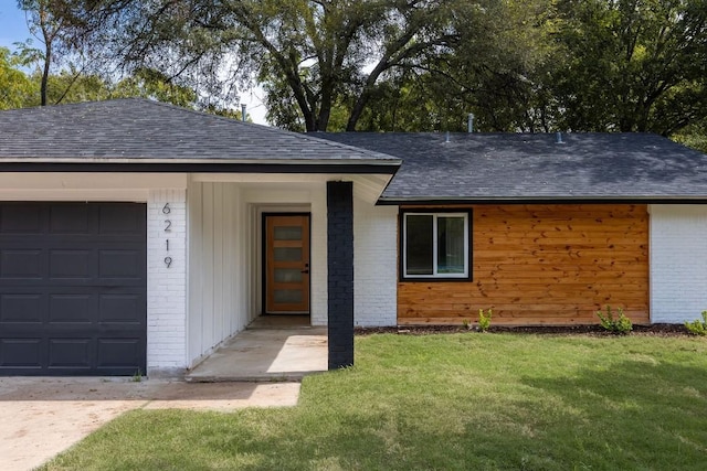 view of front of property featuring a garage and a front lawn