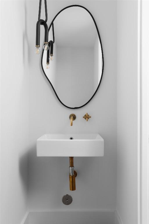 2905 Oak Park Dr, Austin, TX 78704 - bathroom with a sink
