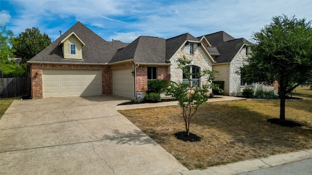 view of front facade featuring a front lawn