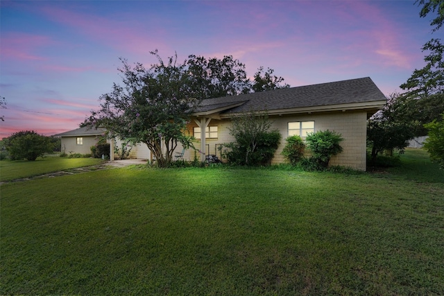 view of front of house featuring a lawn