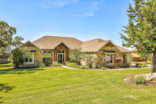 view of front facade featuring a front lawn