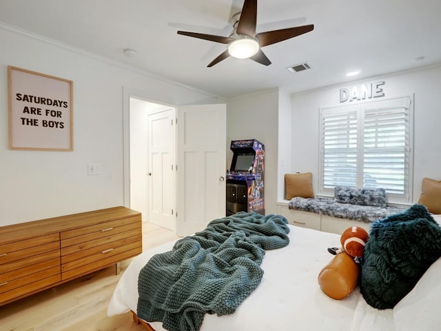 bedroom featuring light hardwood / wood-style floors, ceiling fan, and crown molding