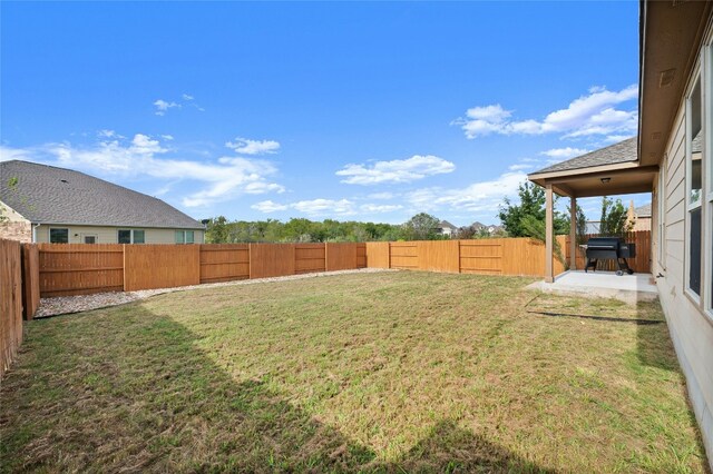 view of yard featuring a patio