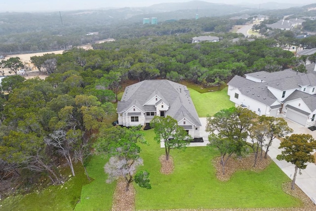 birds eye view of property featuring a forest view