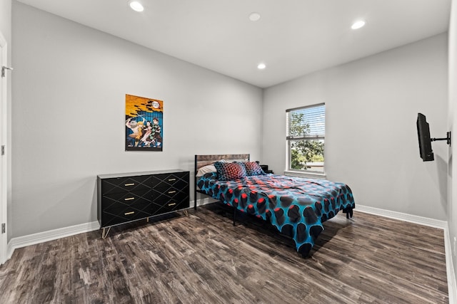 bedroom featuring wood finished floors, baseboards, and recessed lighting
