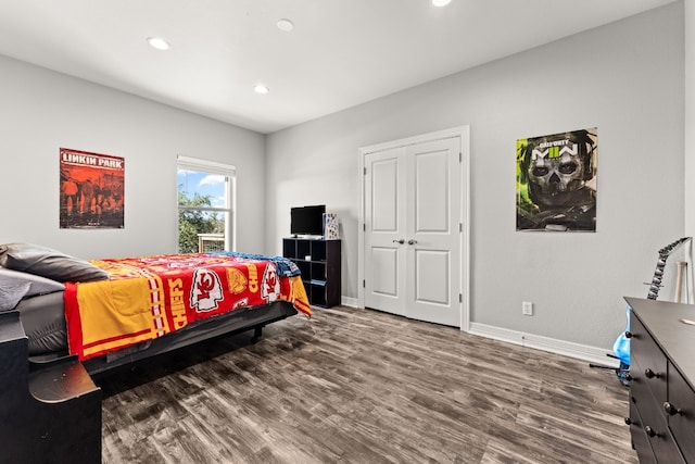 bedroom featuring baseboards, recessed lighting, and wood finished floors