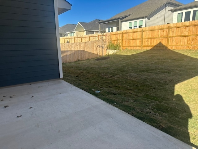 view of yard featuring a patio area