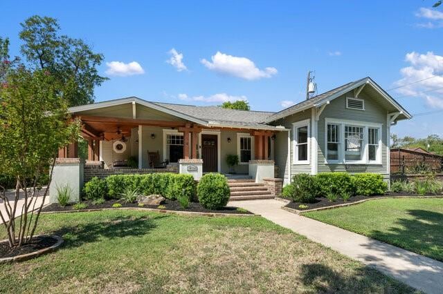 view of front of property with a porch and a front lawn