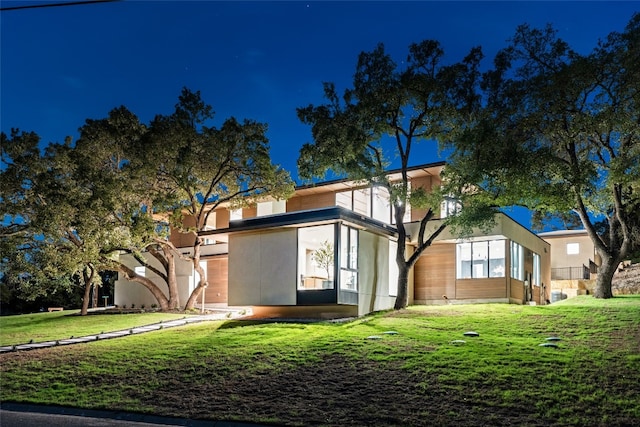 view of front of property with a front yard