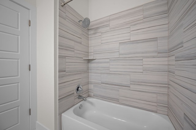 bathroom featuring tiled shower / bath combo