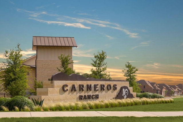 view of community / neighborhood sign