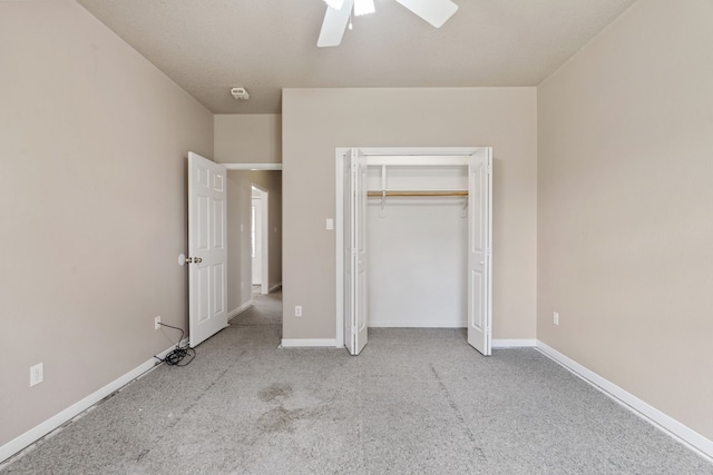 unfurnished bedroom with ceiling fan and a closet