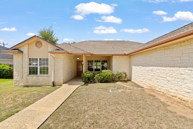 view of front of house featuring a front yard