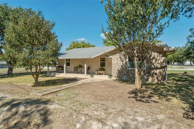 702 S Groos St, Kyle, TX 78640 - ranch-style home featuring a front yard