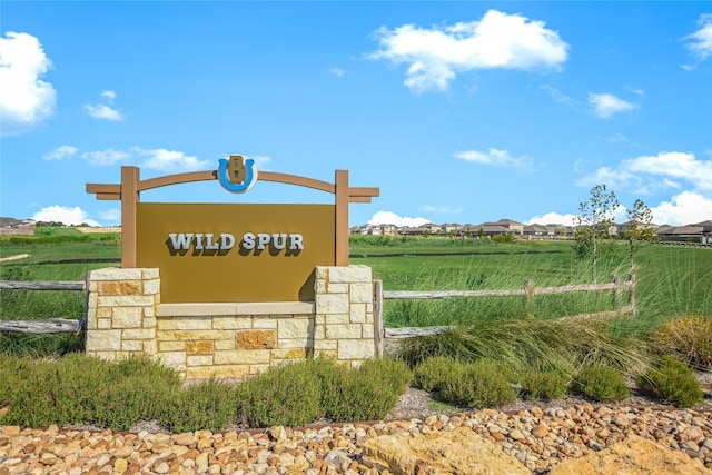 view of community / neighborhood sign