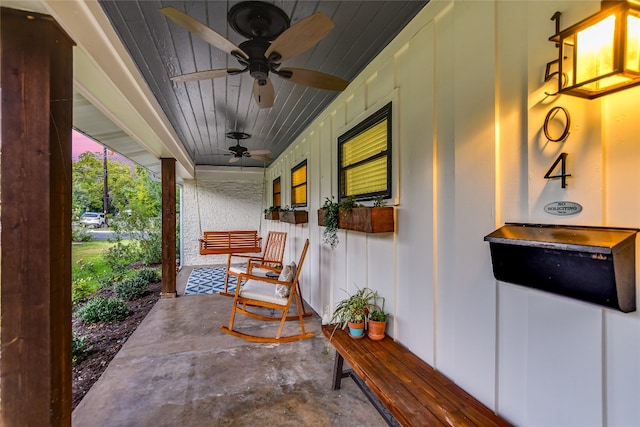 view of patio / terrace with a porch and ceiling fan