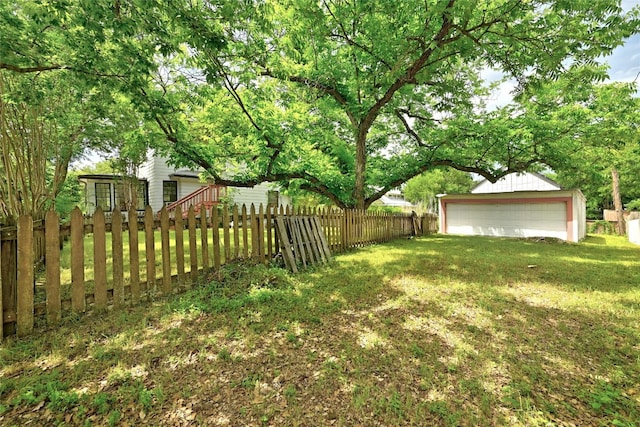 view of yard with an outbuilding and a garage