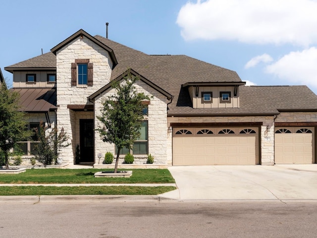 view of front of home featuring a front yard