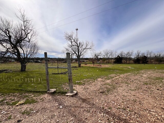 view of yard featuring a rural view