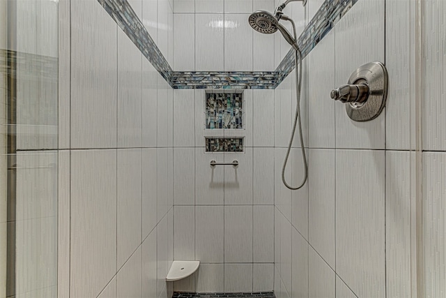 bathroom featuring tiled shower