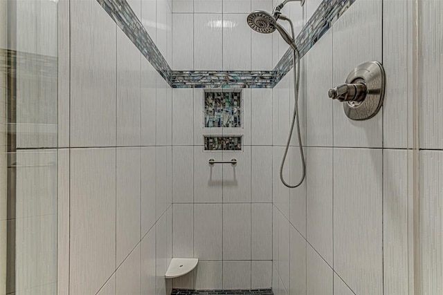 1104 Hill Circle W Dr, Granite Shoals, TX 78654 - full bath featuring a tile shower