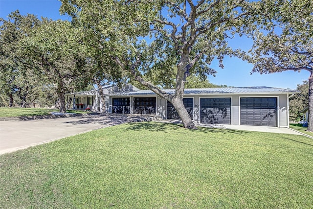 ranch-style home featuring a front lawn and a garage