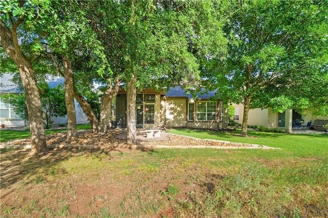 view of front facade with a front lawn