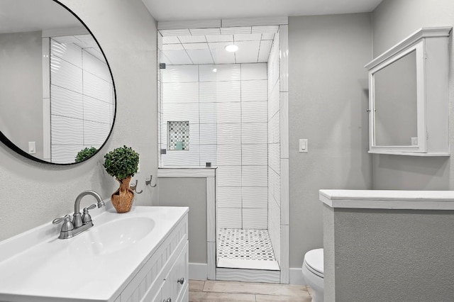 1708 Payne Ave, Austin, TX 78757 - full bath with tiled shower, toilet, vanity, and baseboards