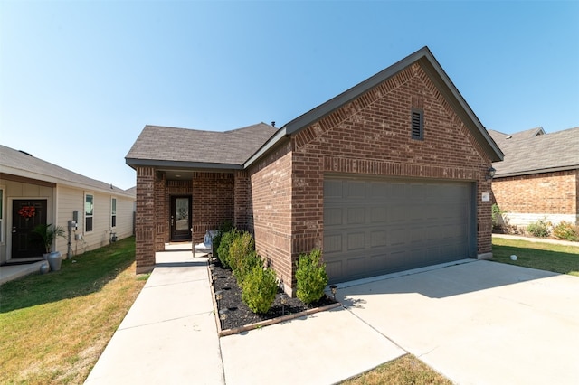 view of front of property featuring a front lawn and a garage