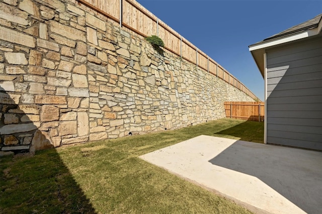 view of yard with a patio area