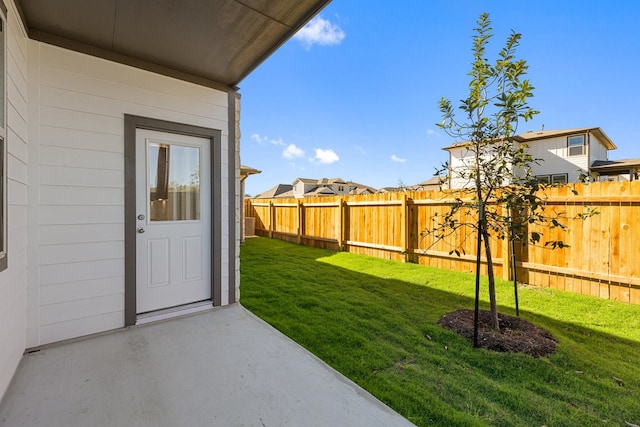 view of yard featuring a patio area