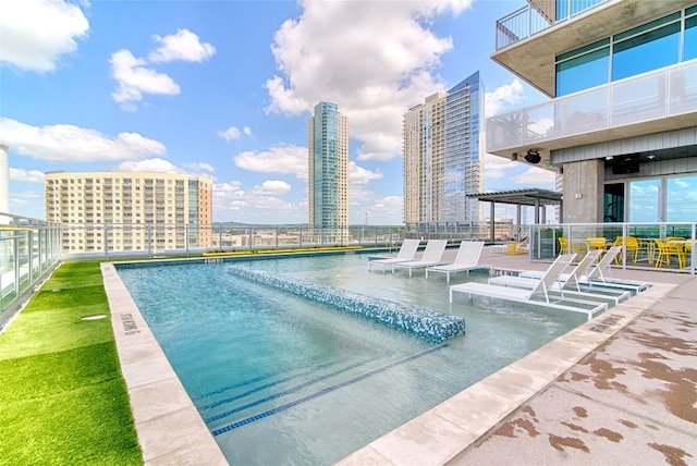 view of swimming pool