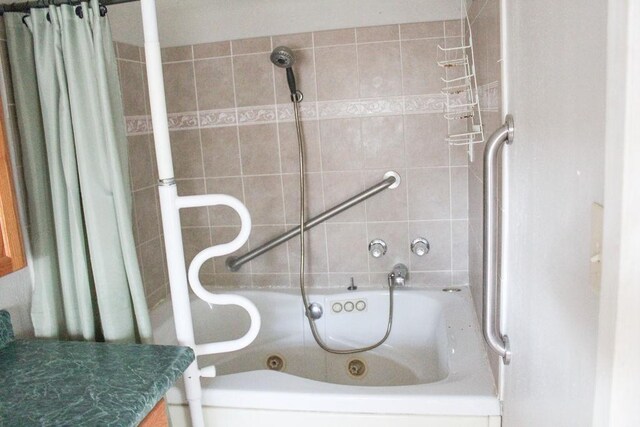 421 Fm 845, Cameron, TX 76520 - full bath featuring a combined bath / shower with jetted tub and vanity