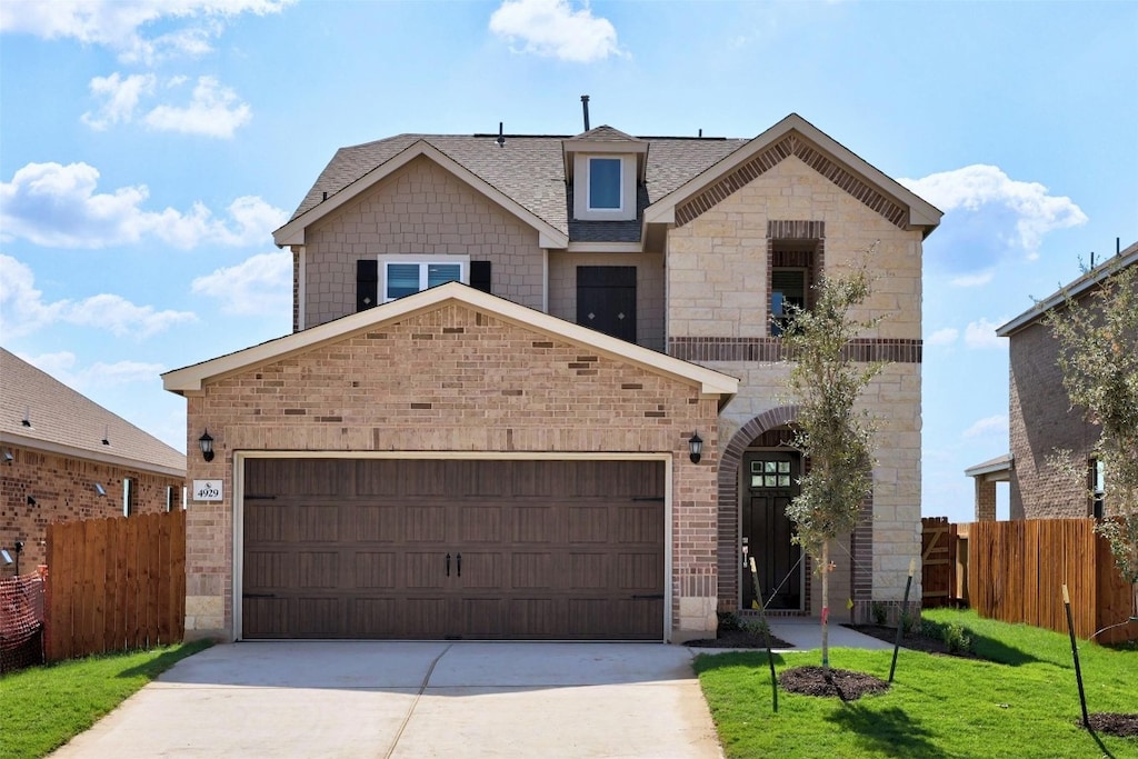 view of front facade featuring a front yard and a garage