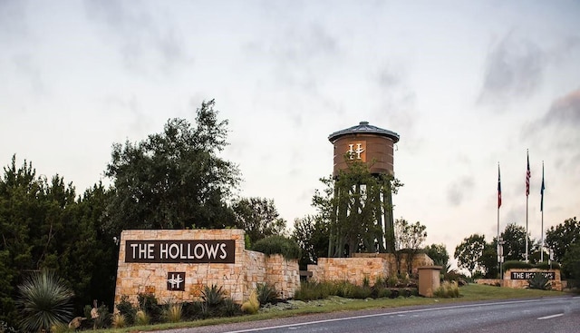 view of community / neighborhood sign