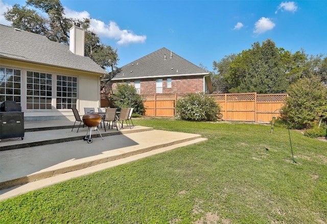 view of yard featuring a patio