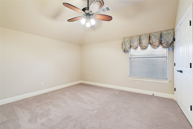 carpeted empty room featuring ceiling fan