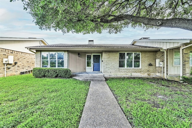 single story home featuring a front yard