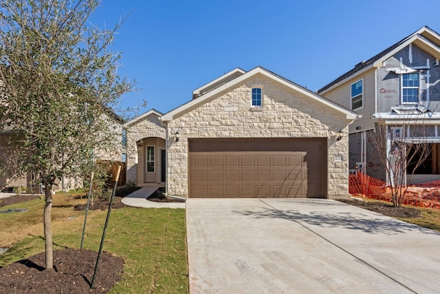 view of front of property featuring a front yard and a garage