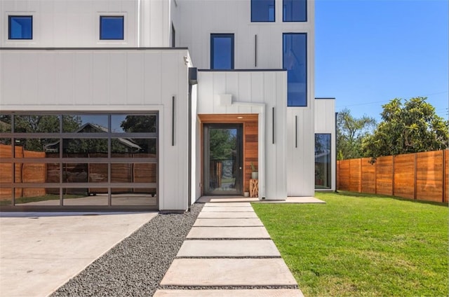 property entrance featuring a yard